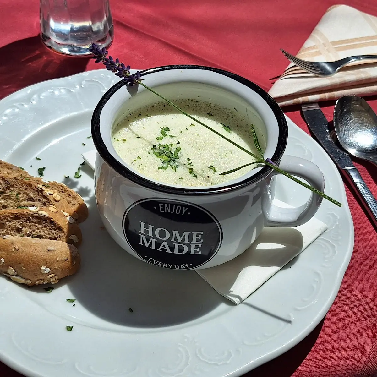 Kräutercremesuppe