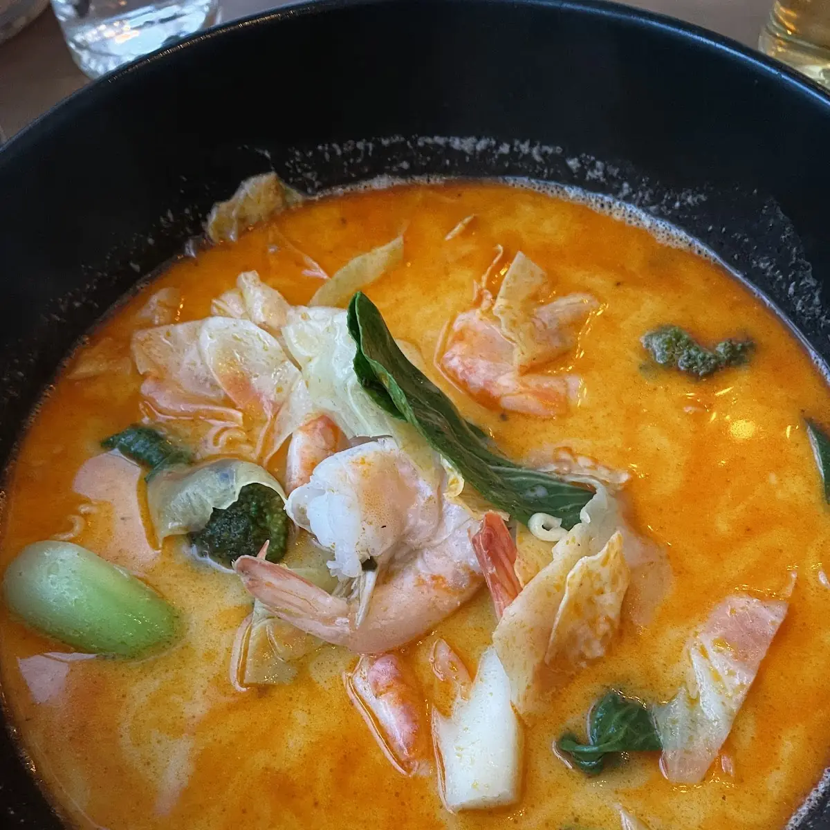 Rote Curry Garnelen