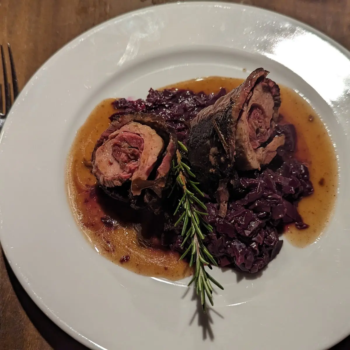 Rindsvögele Mit Rotkraut Und Knöpfle