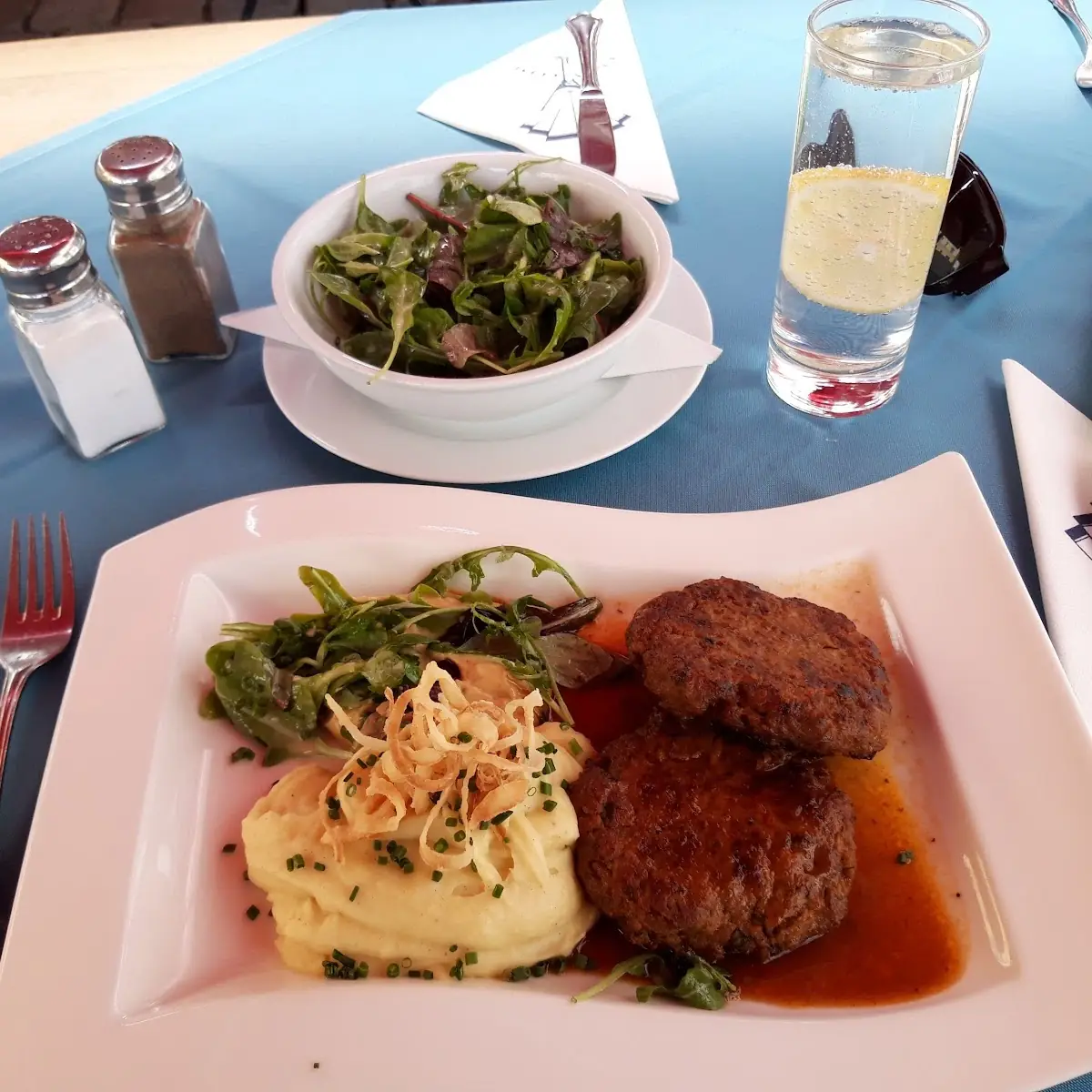 Fleischlaibchen Mit Kartoffelpüree