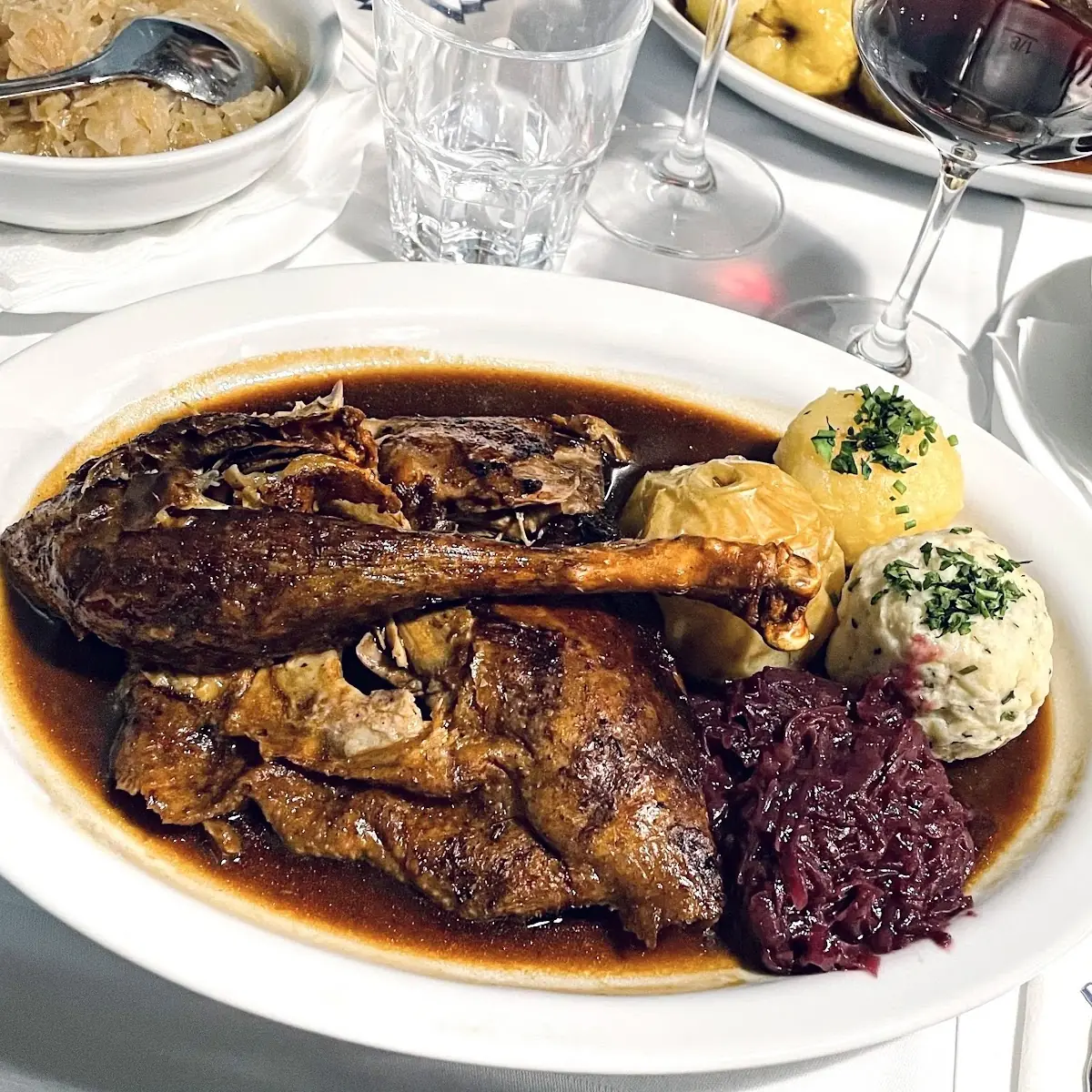 Martini Gansl Blaukraut Kartoffelknödel Serviettenknödel Bratapfel