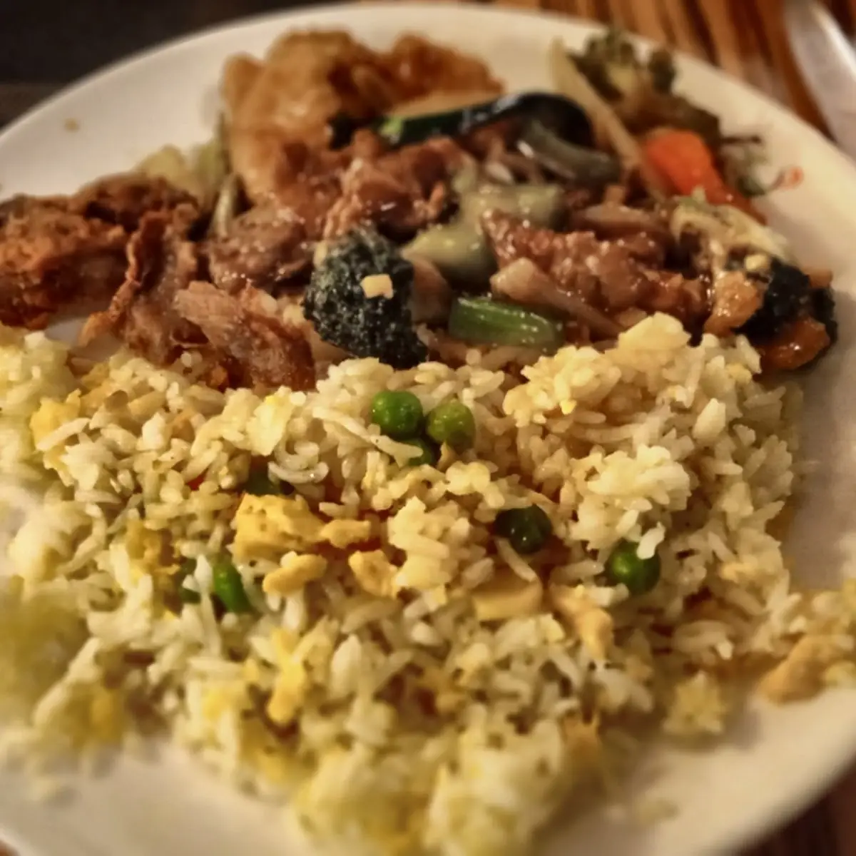 Riso Alla Cantonese Con Anatra Croccante E Verdure