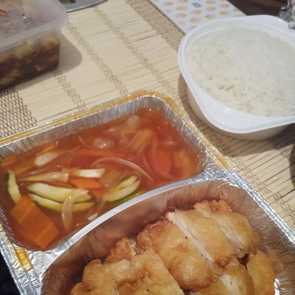 Gebackenes Hühnerfleisch Süß Sauer