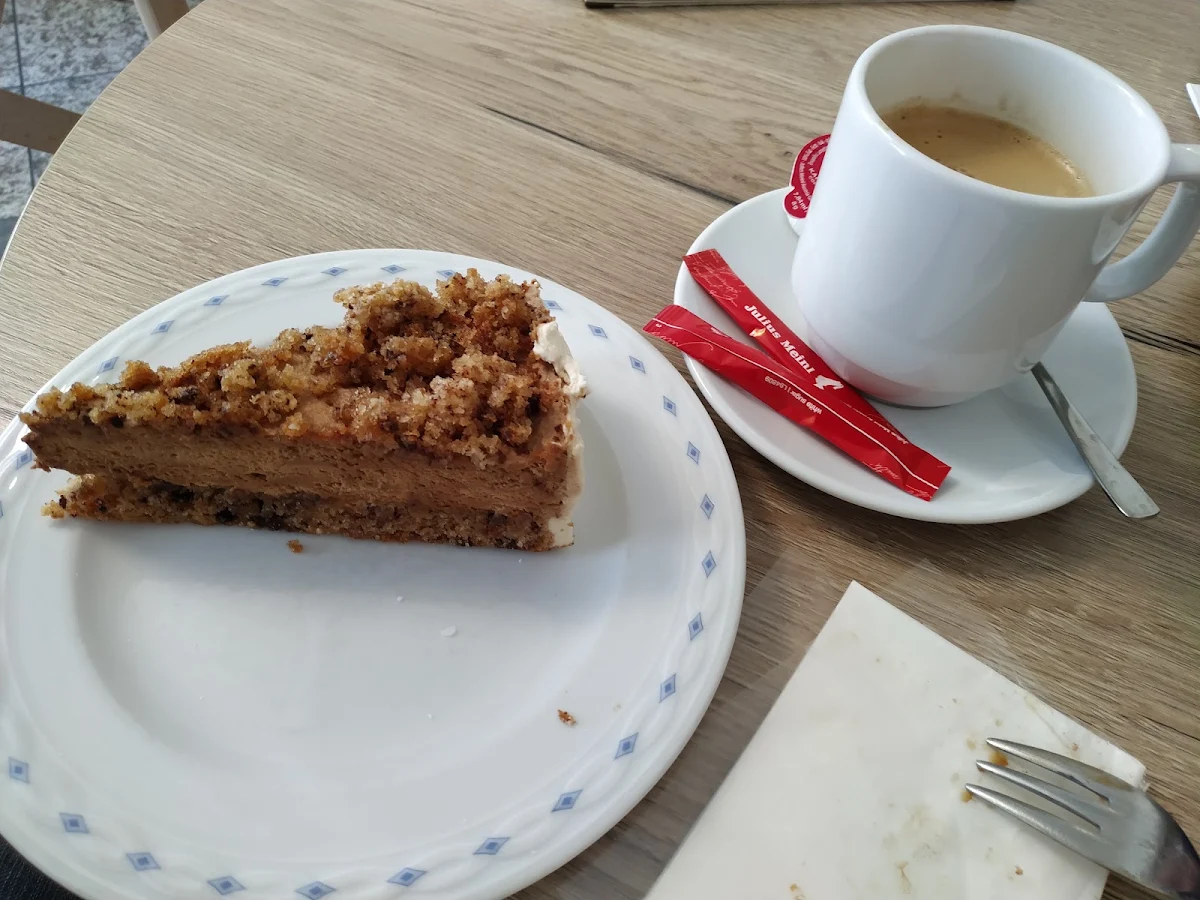 Haselnuss-schokosahne-torte