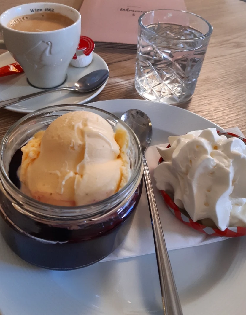 Hollerröster Mit Vanilleeis