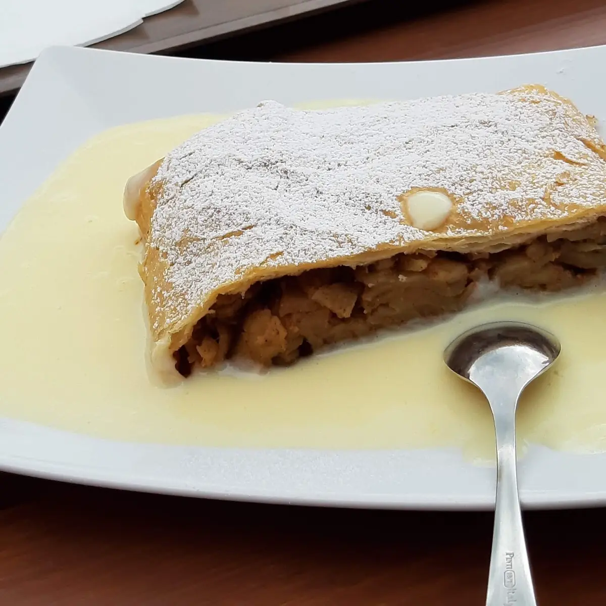Apfelstrudel Mit Vanillesoße