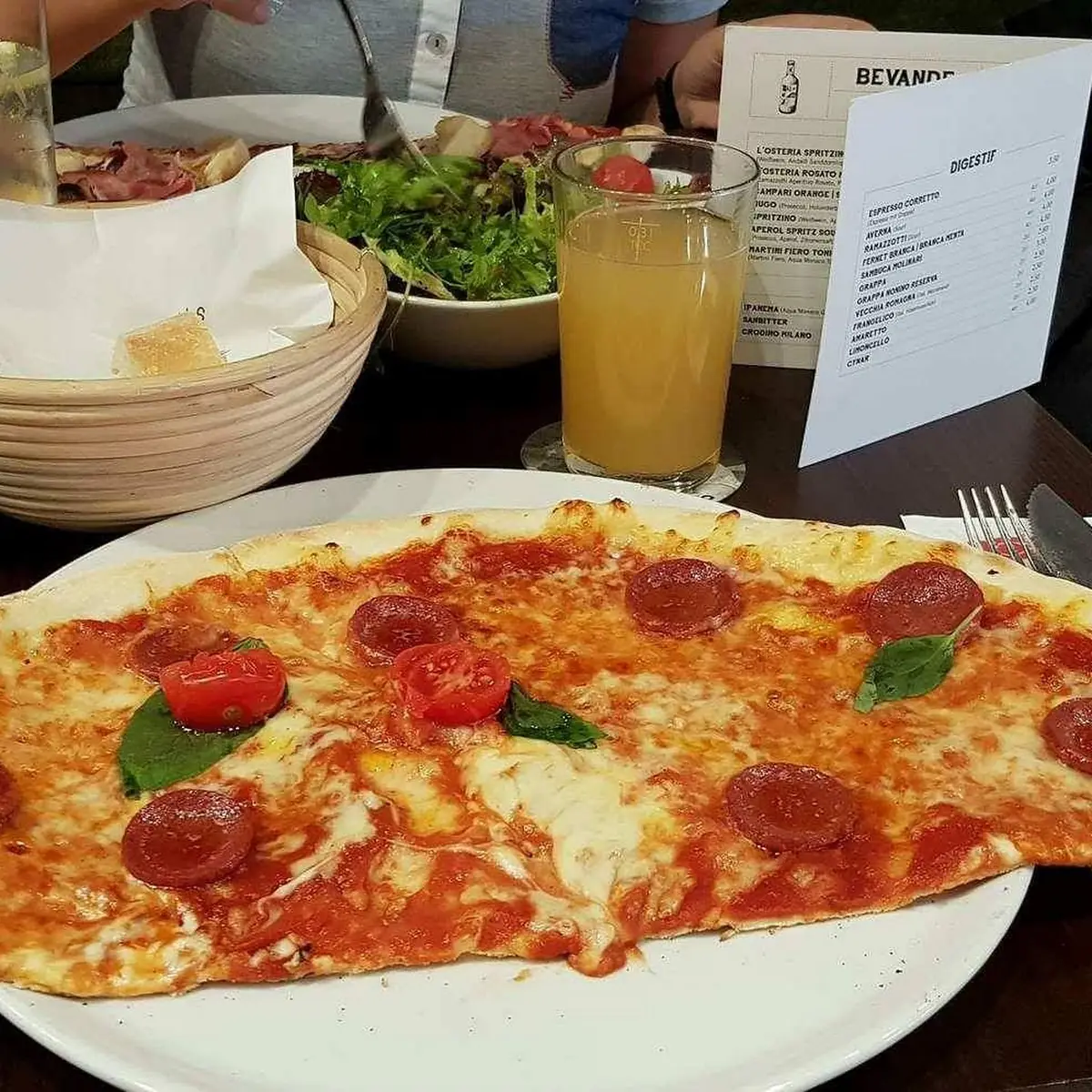 Salami Pizza
