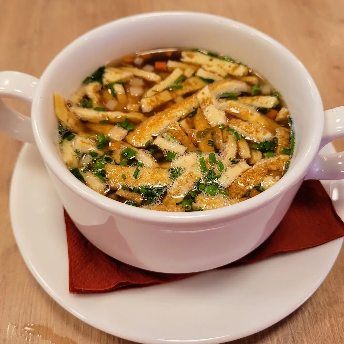 Klare Rindsuppe Mit Frittaten