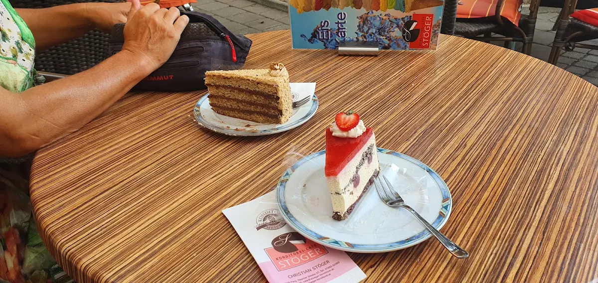 Nuss- Und Erdbeer-mohn-torte