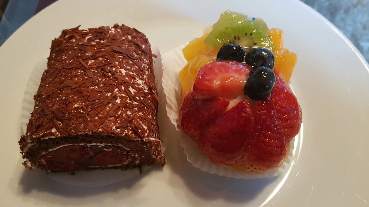 Weichselrolle Und Obstschüsserl
