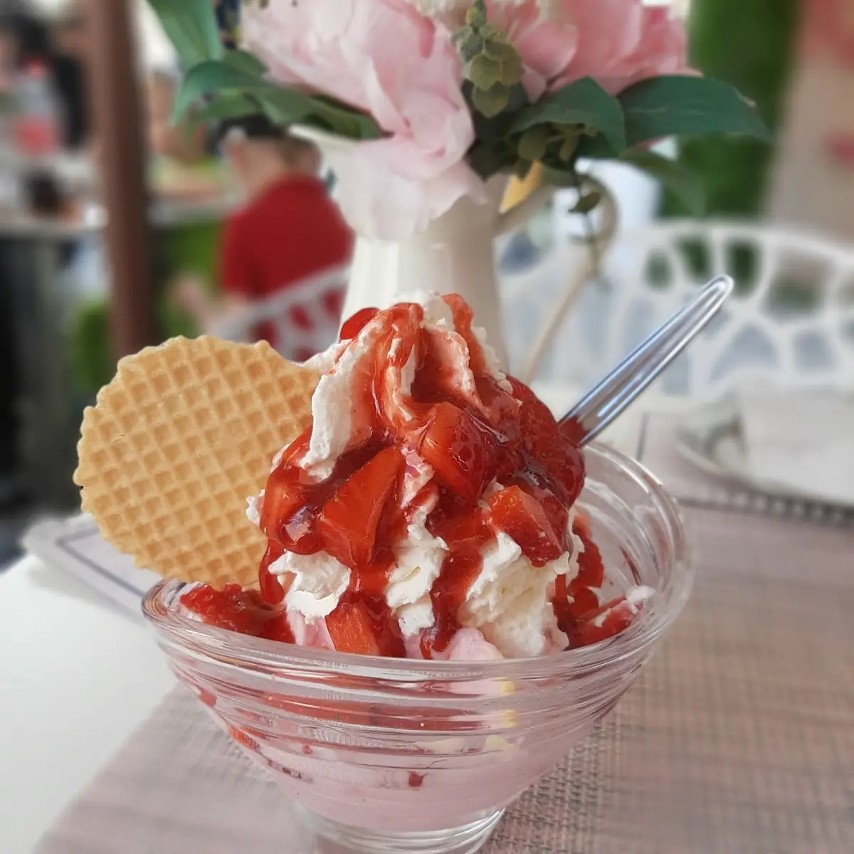 Erdbeerbecher