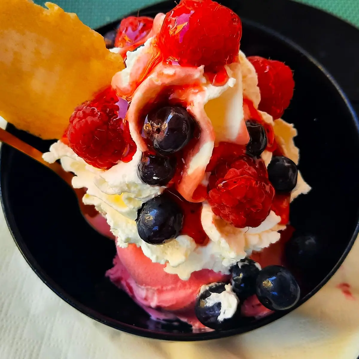 Früchteeisbecher