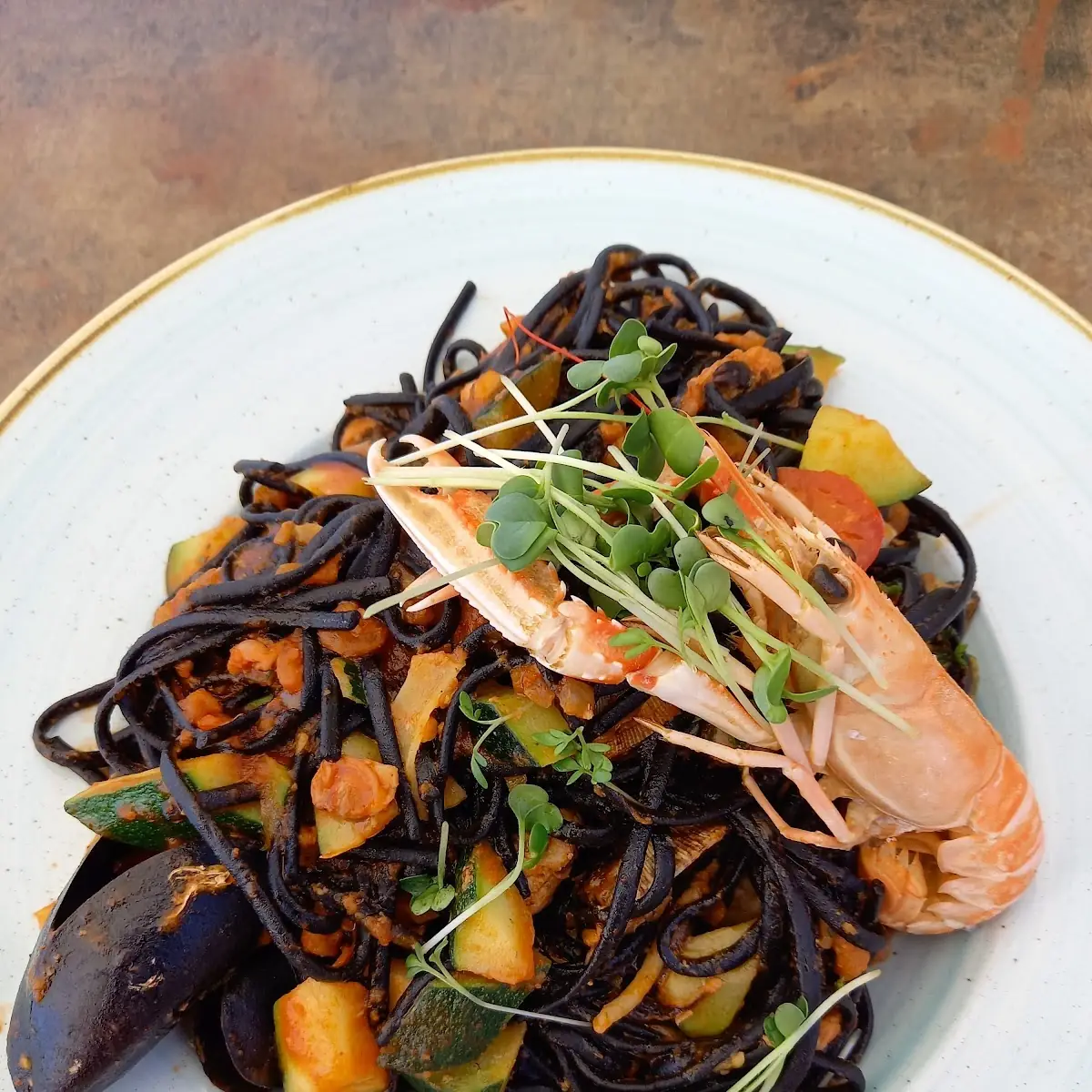 Linguini Neri Con Frutti Di Mare