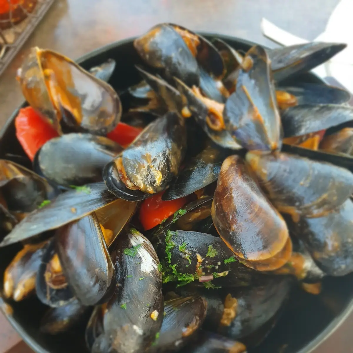 Miesmuscheln In Weißweinsud
