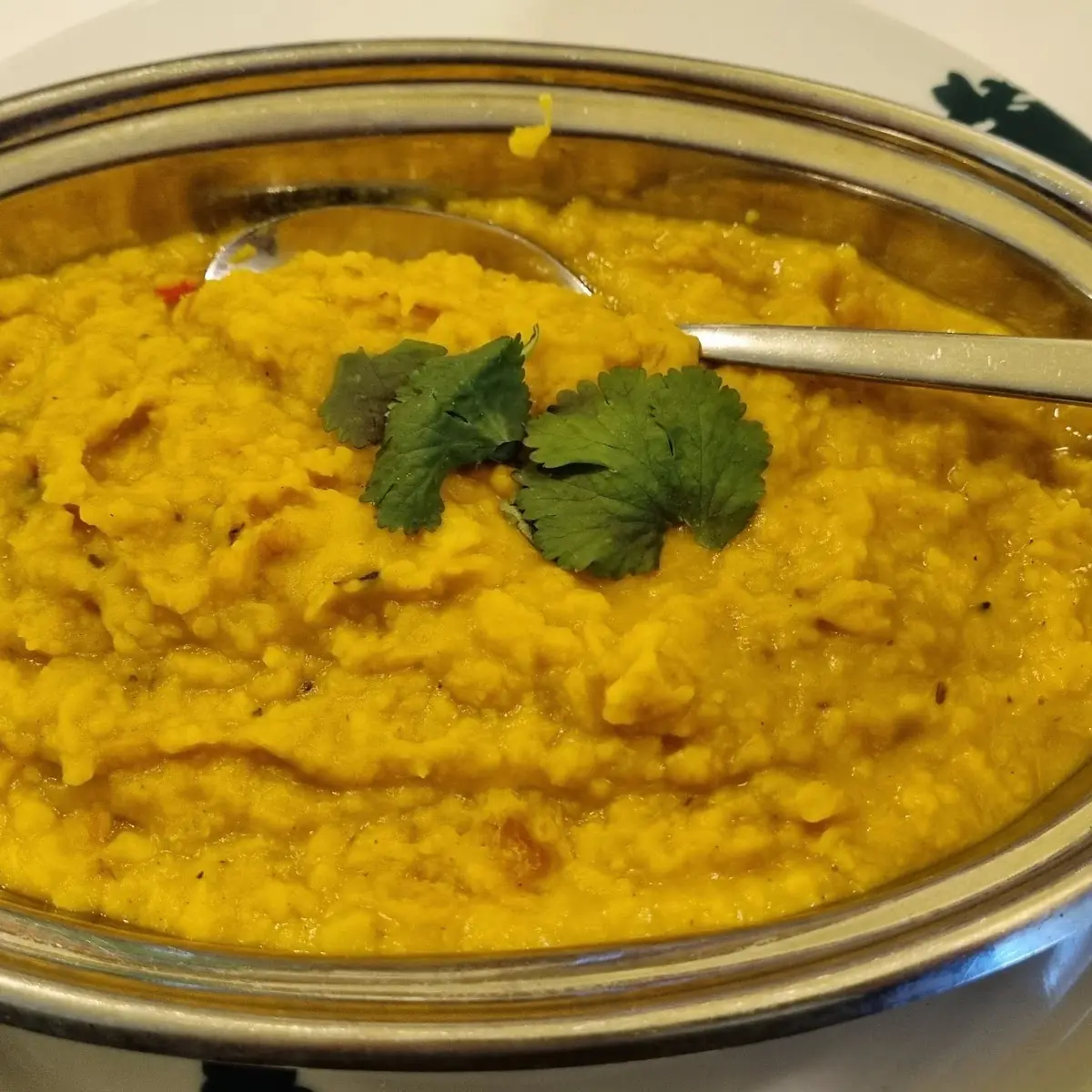 Dalfry With Chapati Rice Gelbe Linsen-gericht Mit Wahlweise Indischem Fladenbrot Chapati Oder Reis