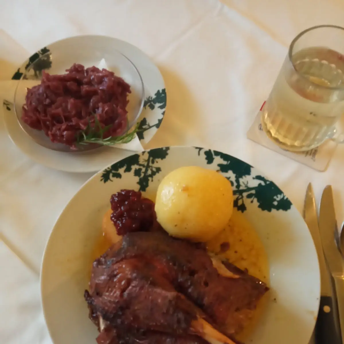 Gansl Mit Rotkraut Und Knödel