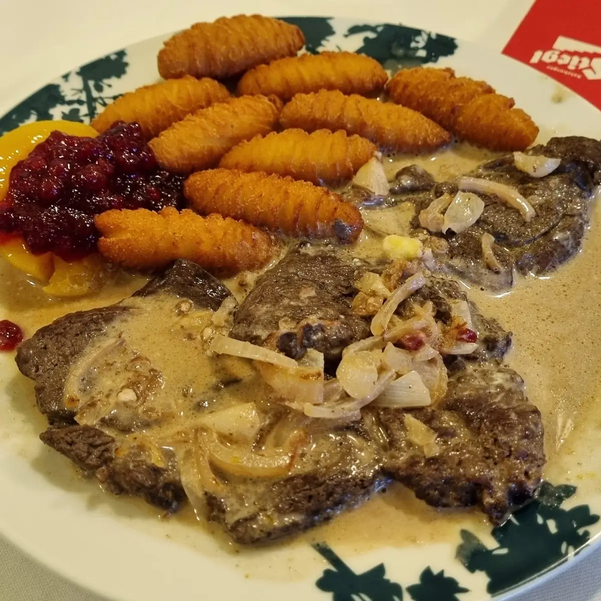Hirschfilet Mit Kartoffelkroketten Und Preiselbeeren Nur Saisonal Erhältlich