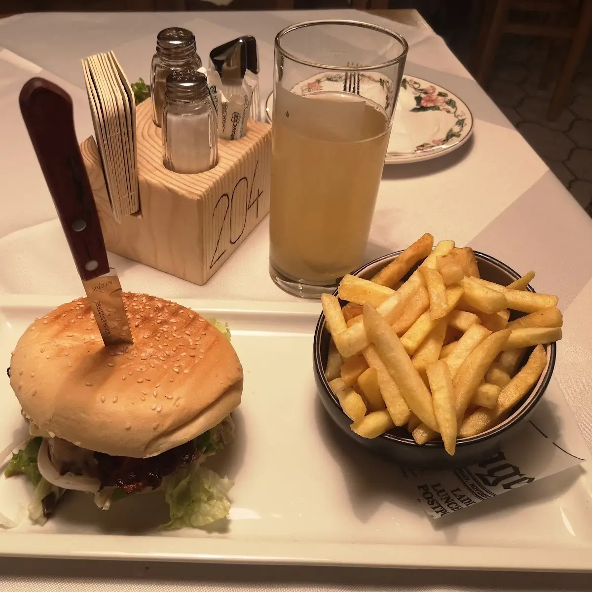 Neuwirter Burger Mit Pommes Frites