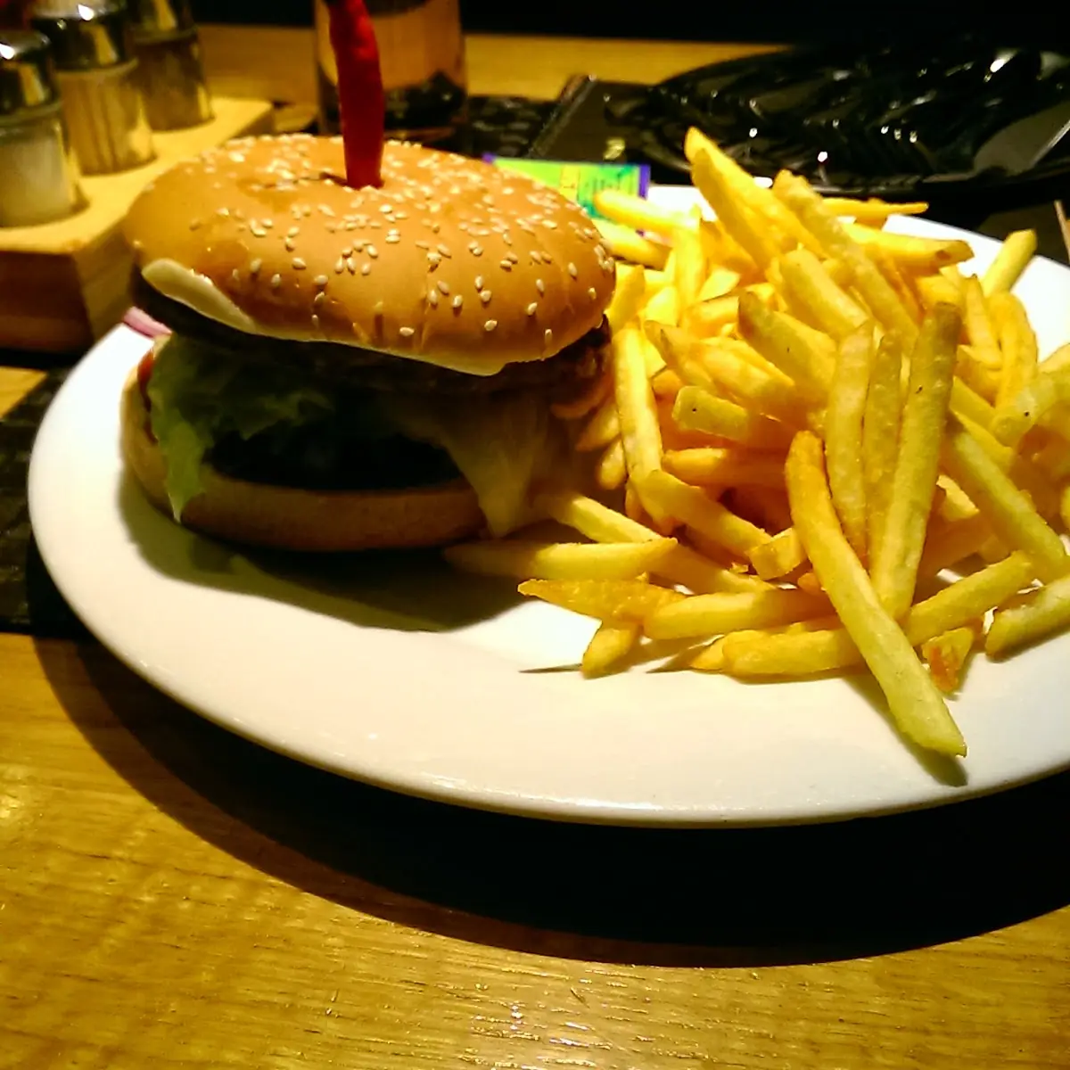 Diablo Burger Mit Pommes Frites
