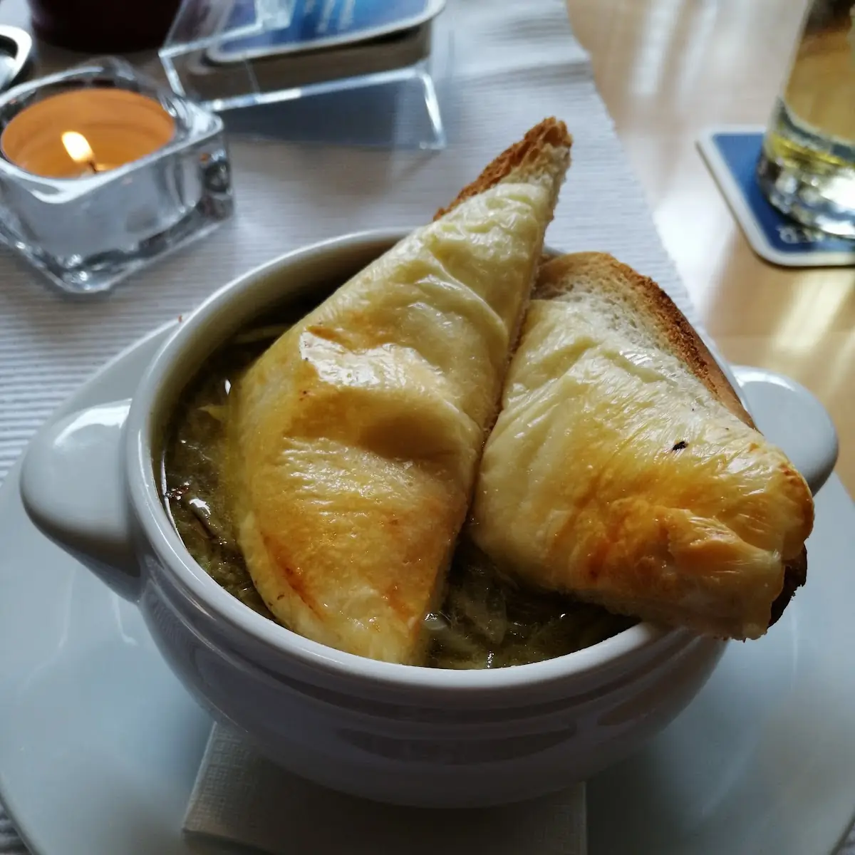 Überbacken Zwiebelsuppe