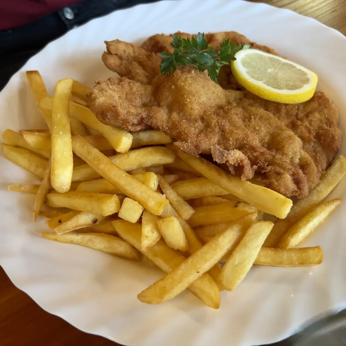 Wiener Schnitzel Mit Pommes