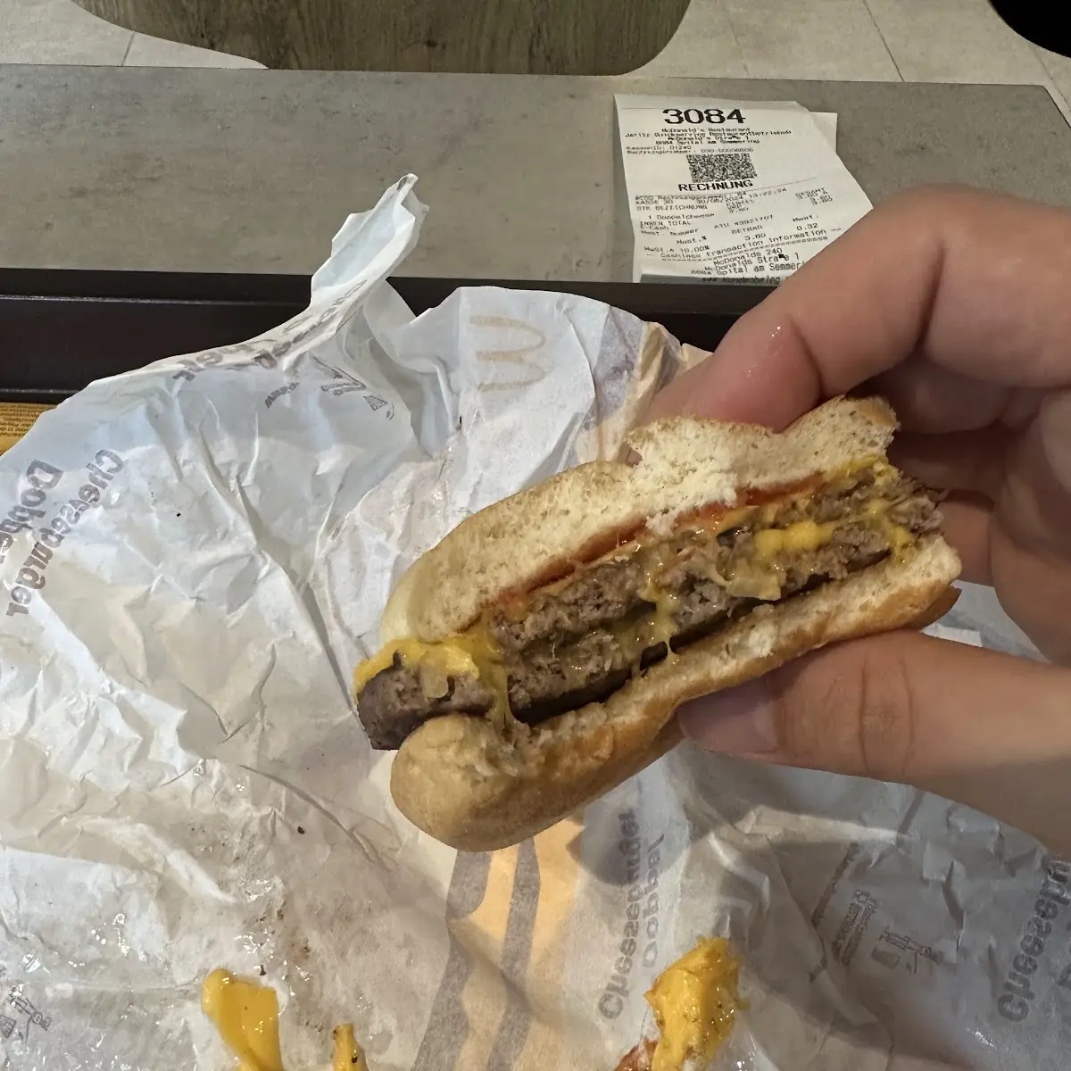 Ranziger Doppelcheeseburger