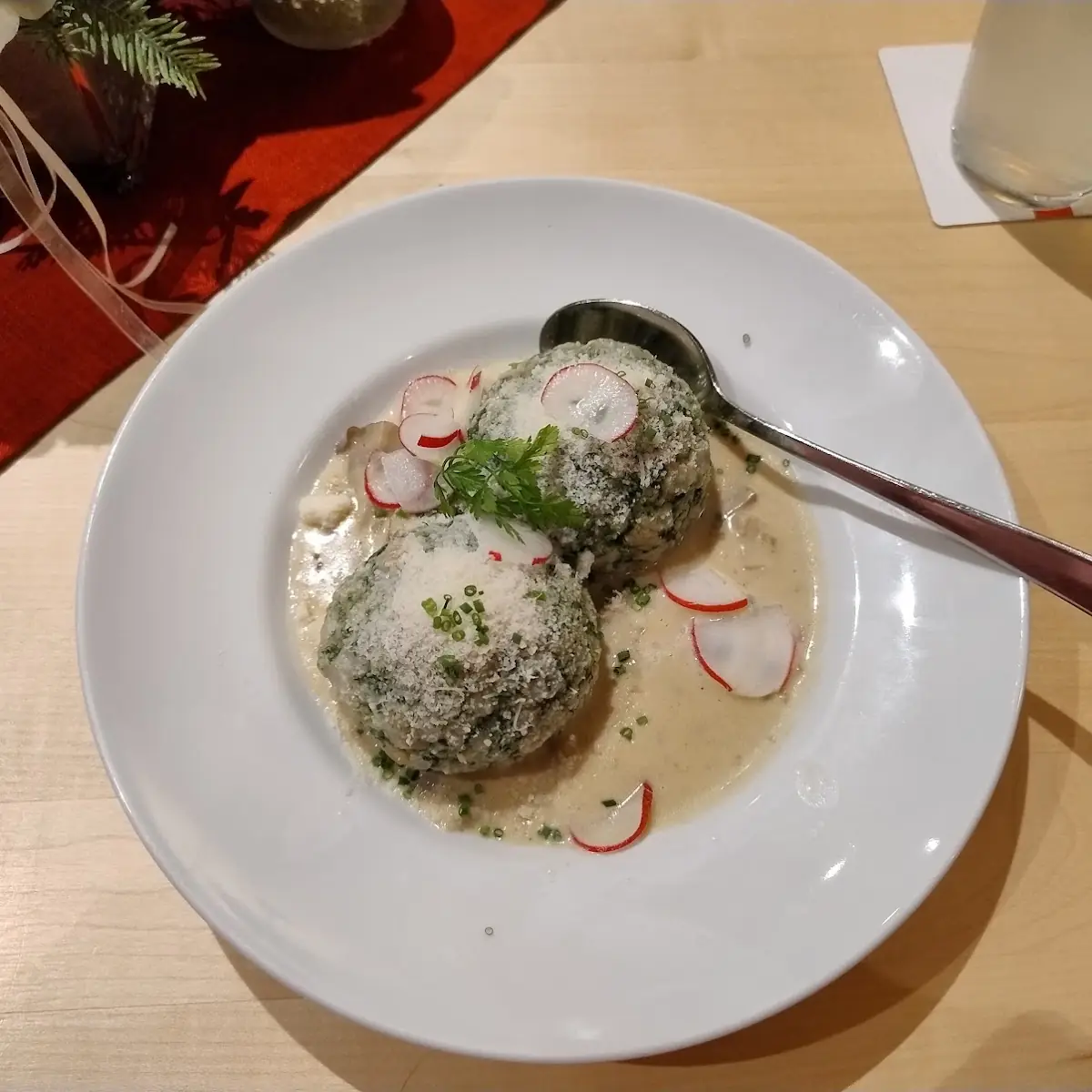 Spinat-brief-knödel Mit Schwammerlsauce