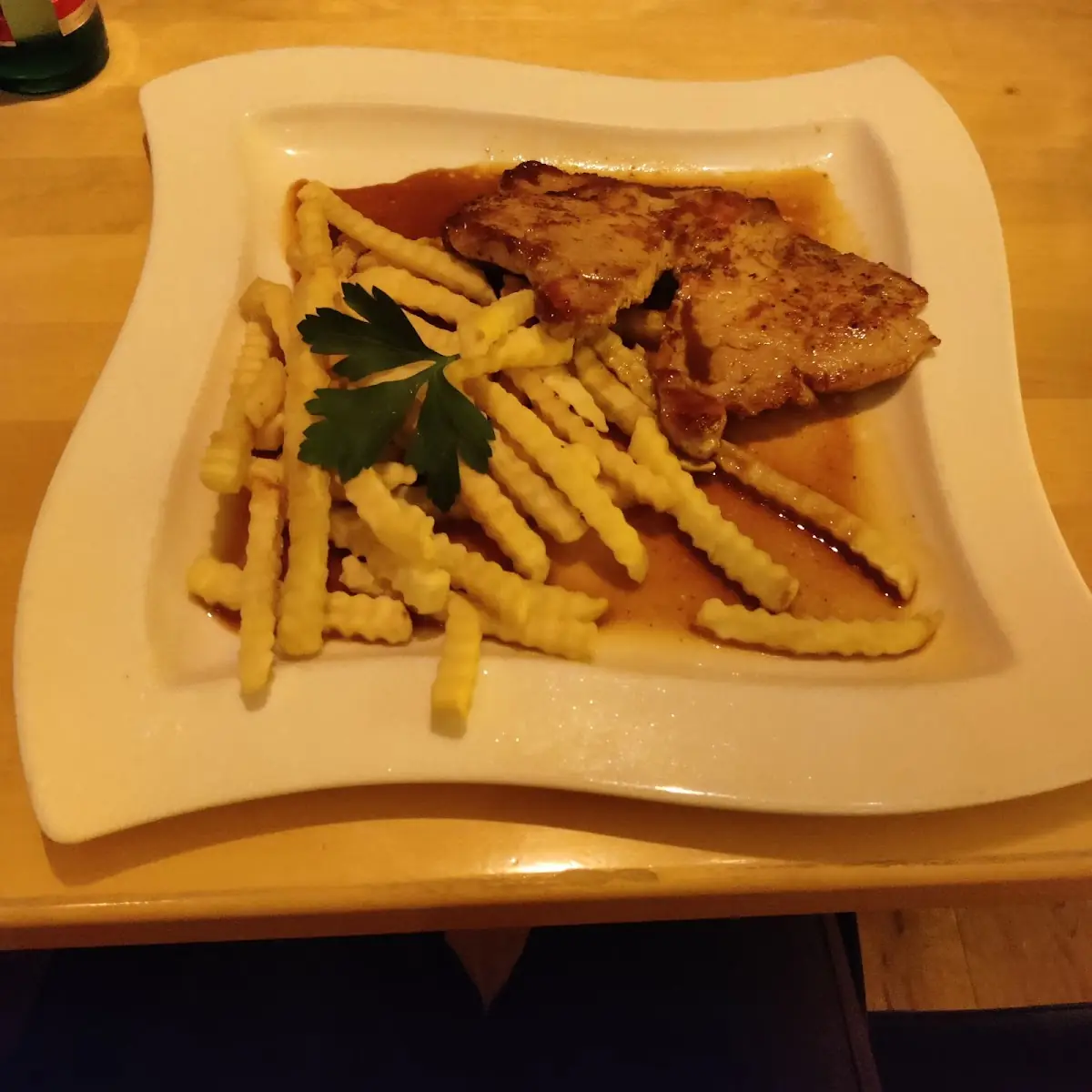 Cotoletta Impanata Con Patatine Fritte