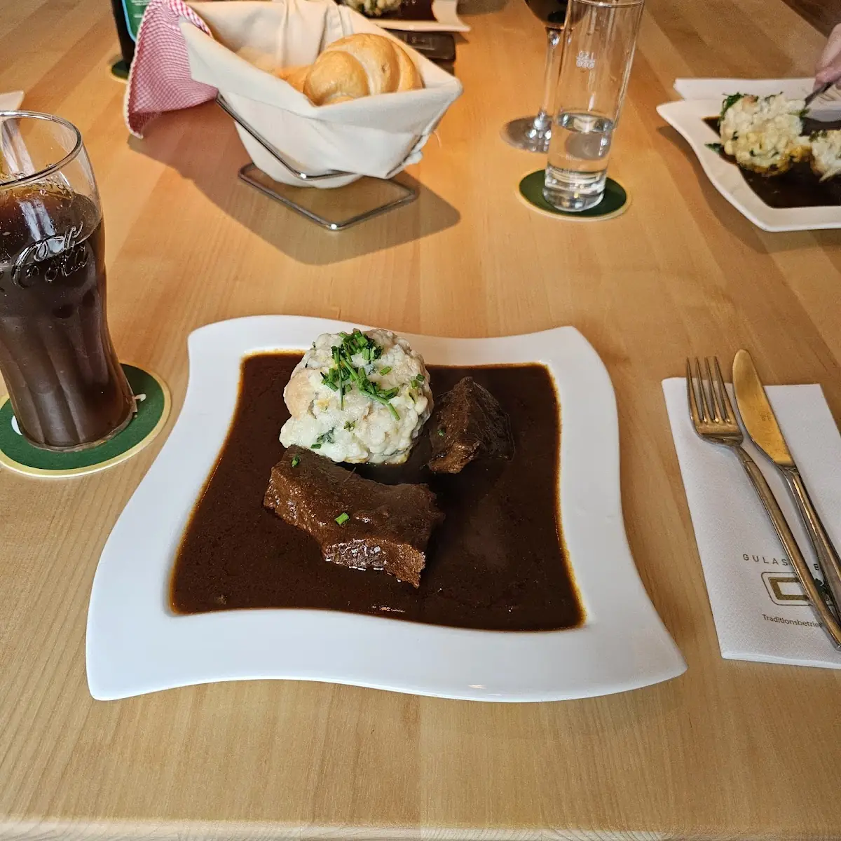 Rindsgulasch Mit Semmelknödel