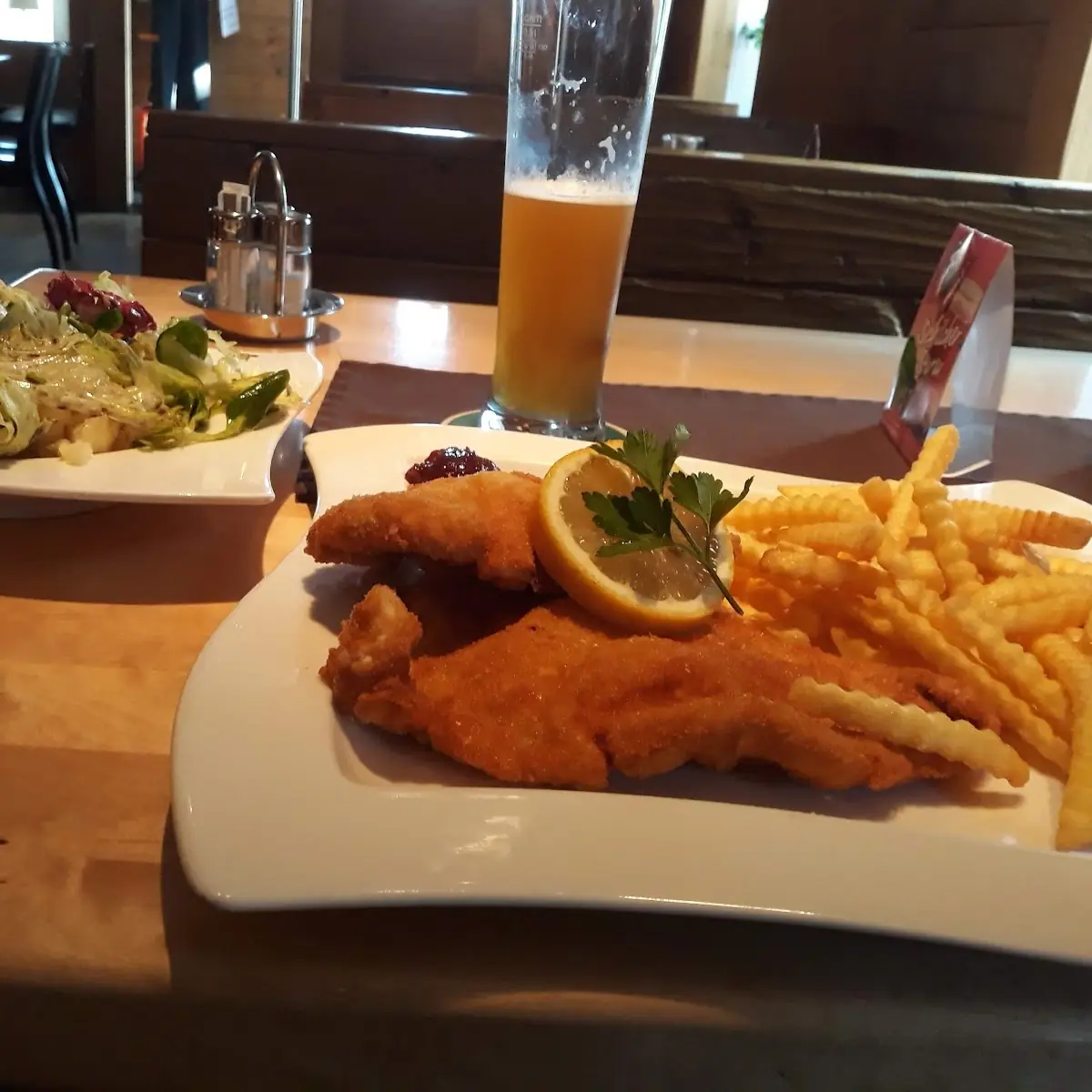 Wiener Schnitzel Mit Pommes Frites