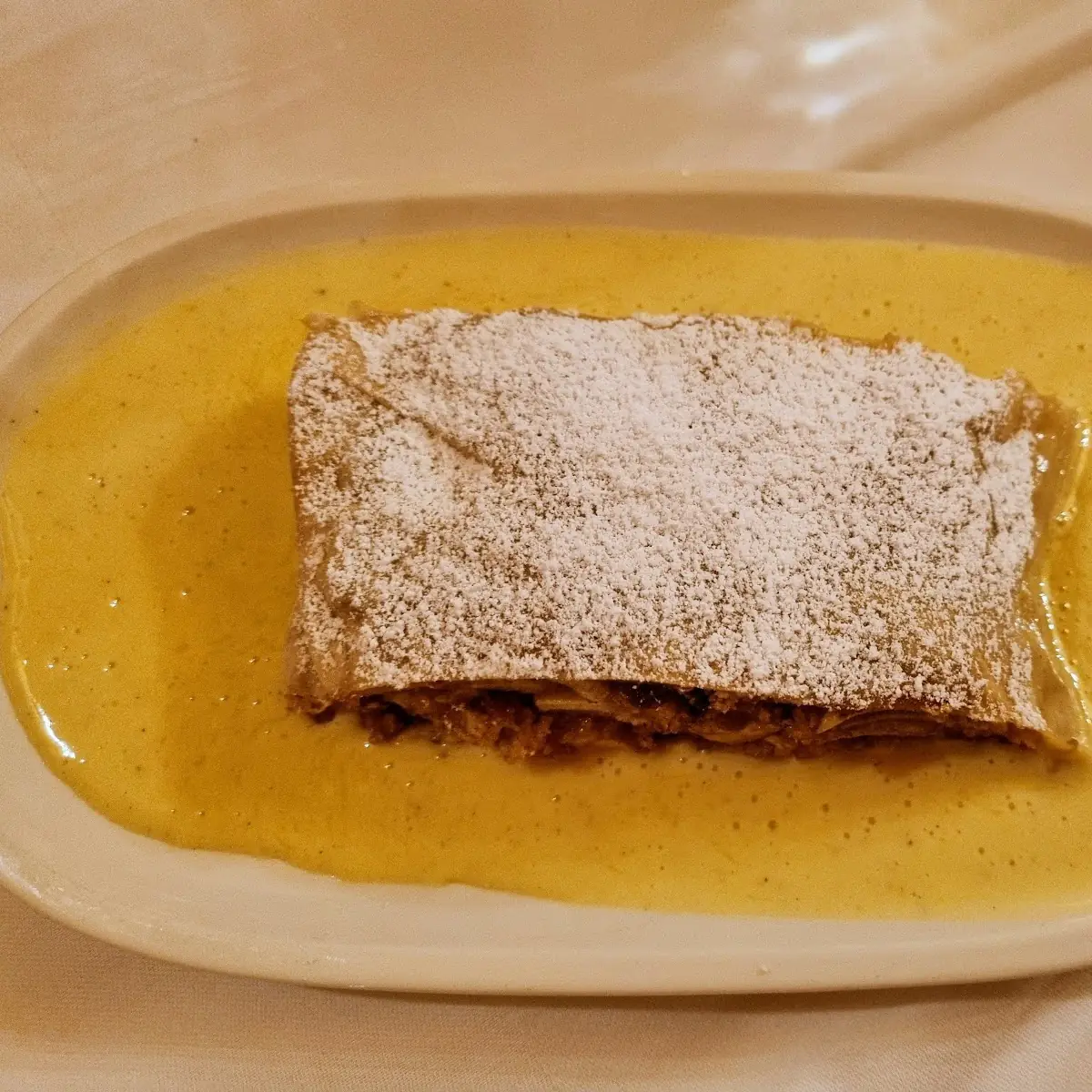 Apfelstrudel Mit Vanillesauce