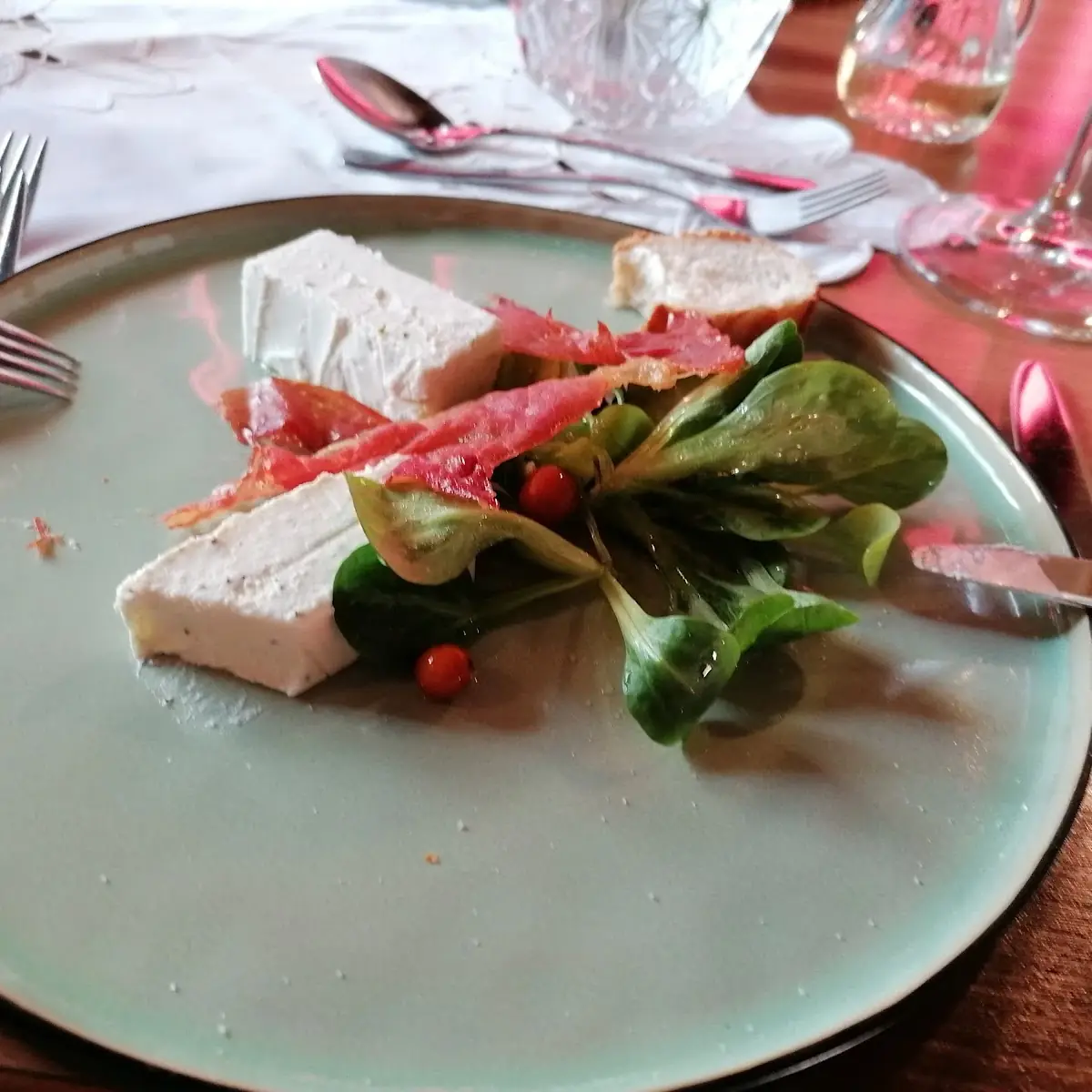 Schafskäse Terrine Mit Kräutern Und Knusprigen Vulcano Schinken