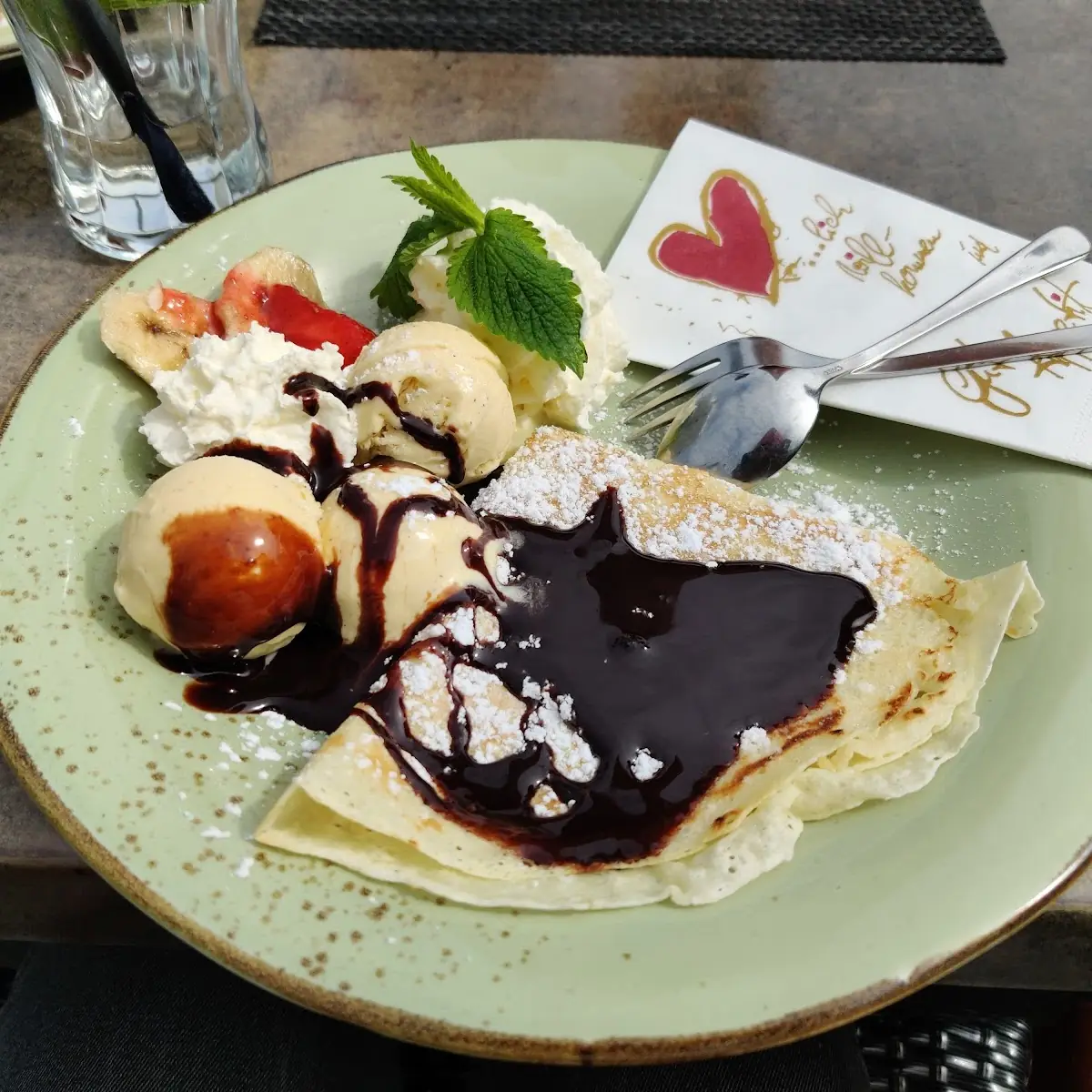 Palatschinke Mit Schokosauce