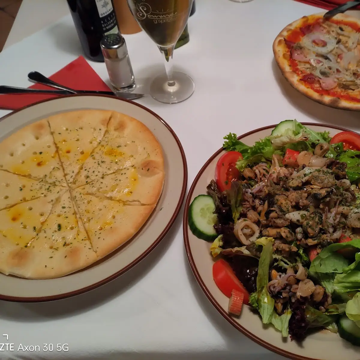Insalata Speciale - Meeresfrüchte Mit Glutenfreien Ofenbrot