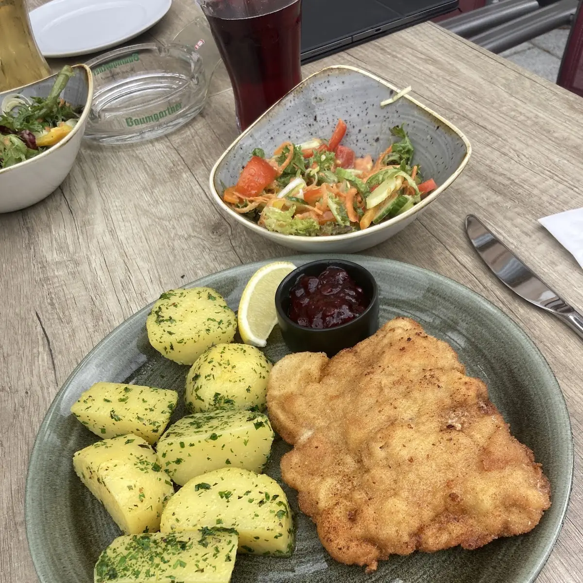 Putenschnitzel Gebacken Mit Gemischtem Salat