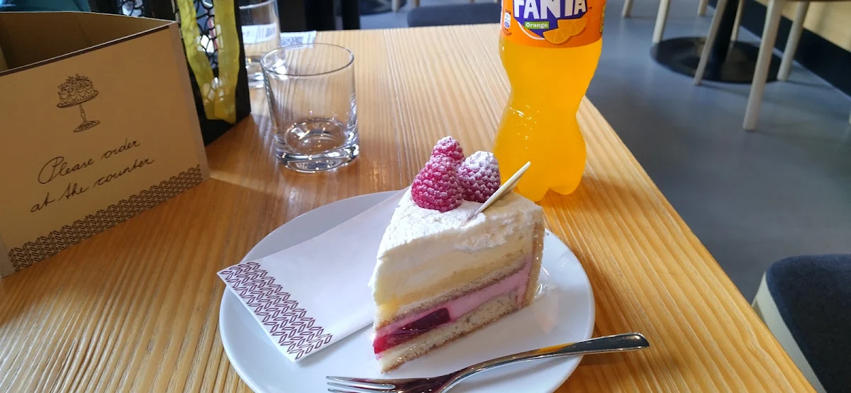 Strawberry Cake