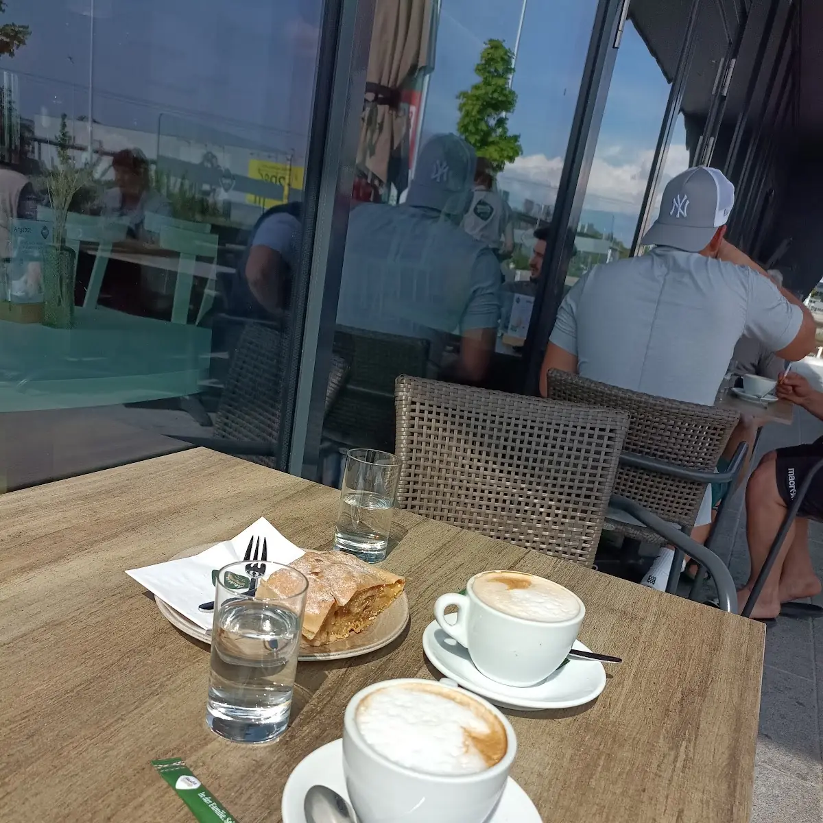 Cappuccino & Apfelstrudel