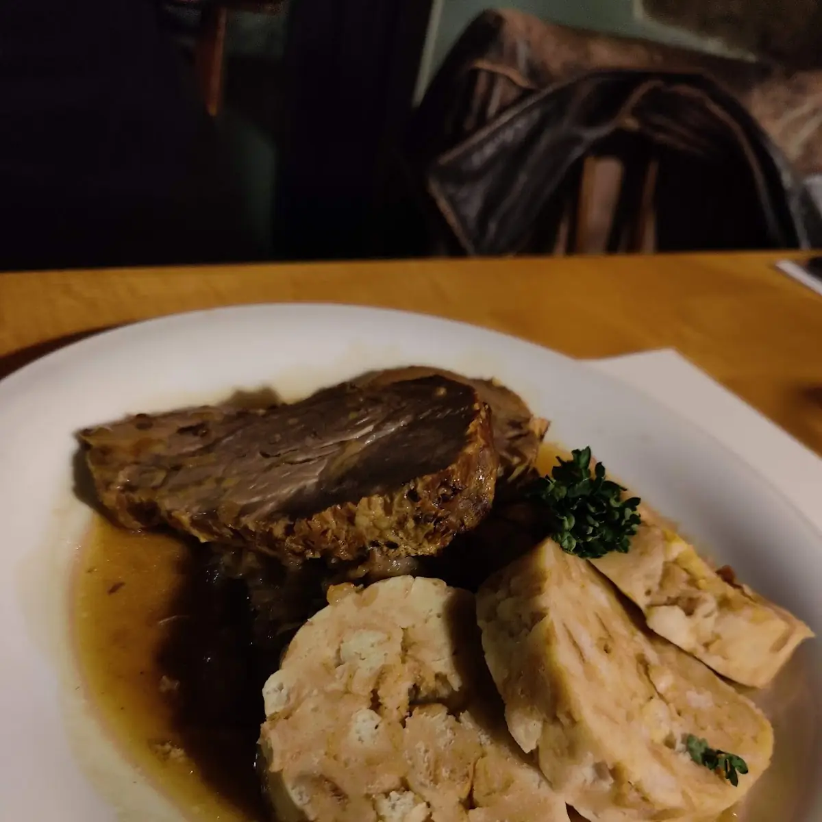 Schweinsbraten Mit Kraut Und Knödel