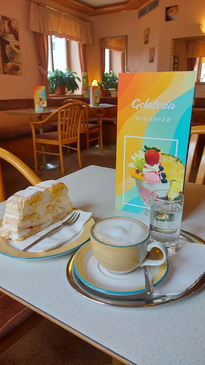 Kardinalschnitte Und Melange