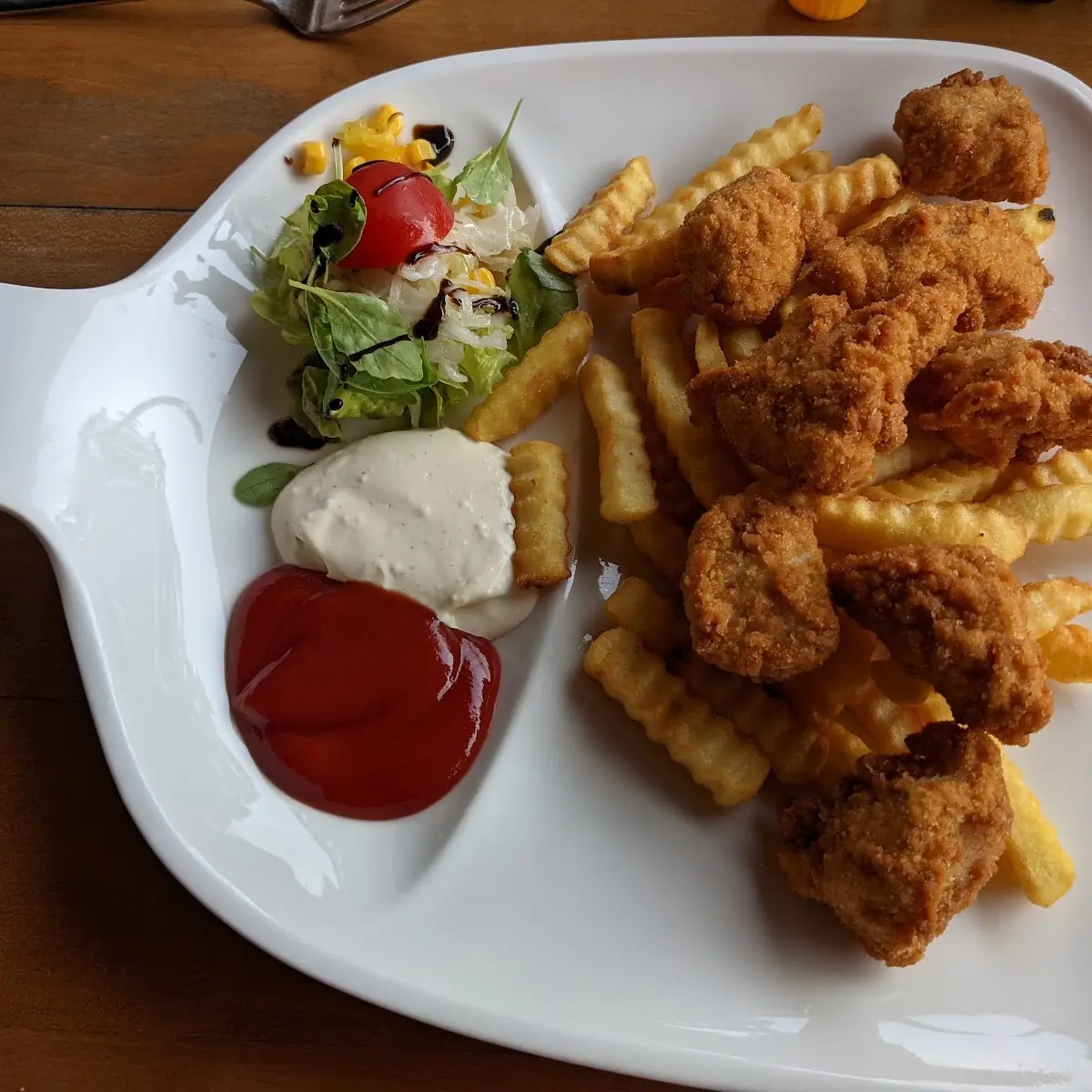 Chicken Nuggets Mit Pommes Frites