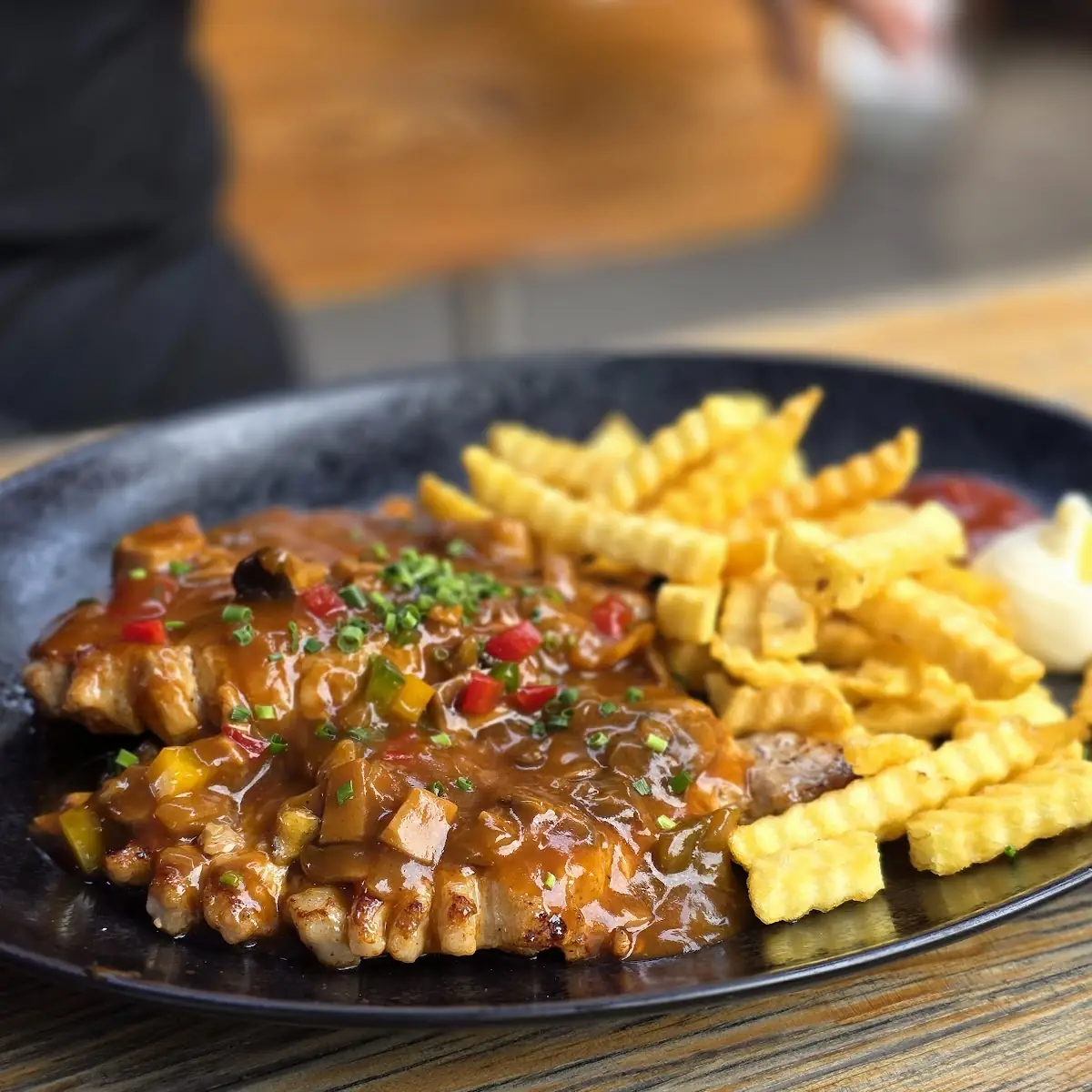 Jaeger Schnitzel Mit Pilzrahm Sauce