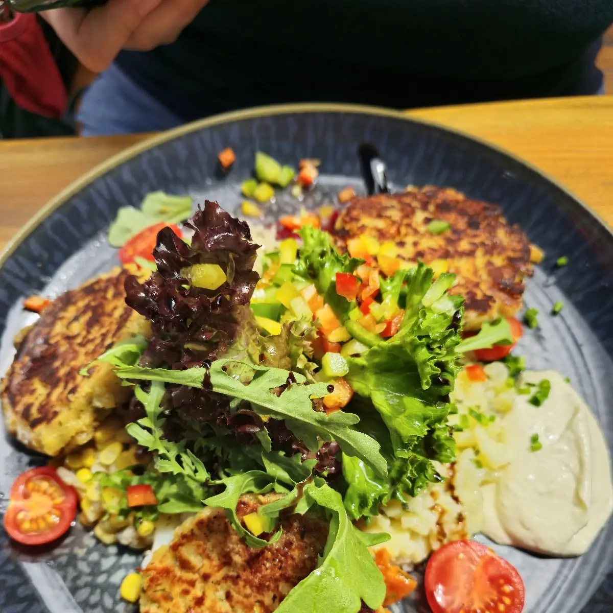 Salat Mit Kaaspressknödel
