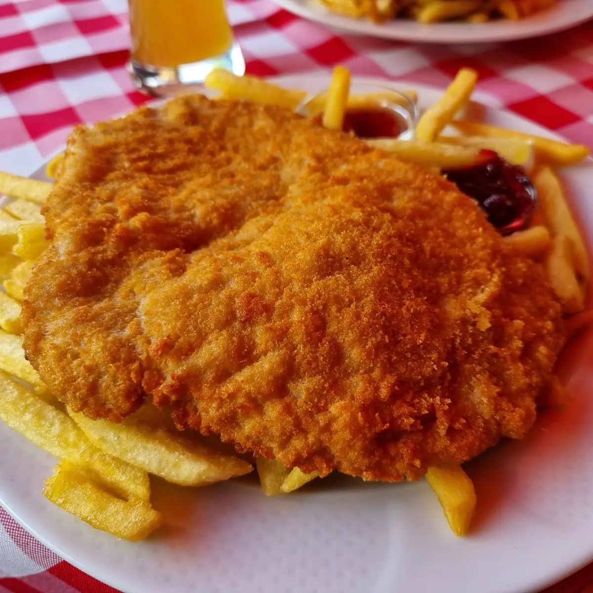 Wiener Schnitzel Mit Pommes