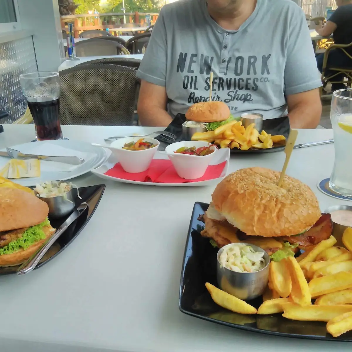 Burger Mit Pommes