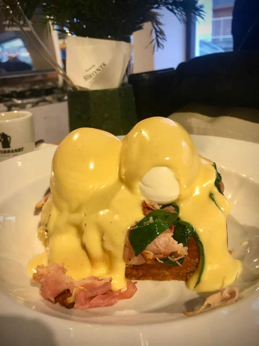 Frühstück Eggs Benedikt
