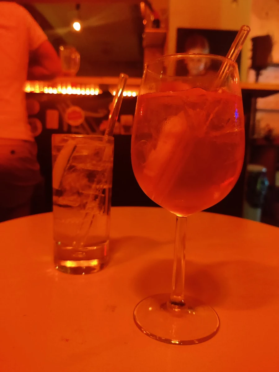 Gin Tonic Rhabarber Spritzer