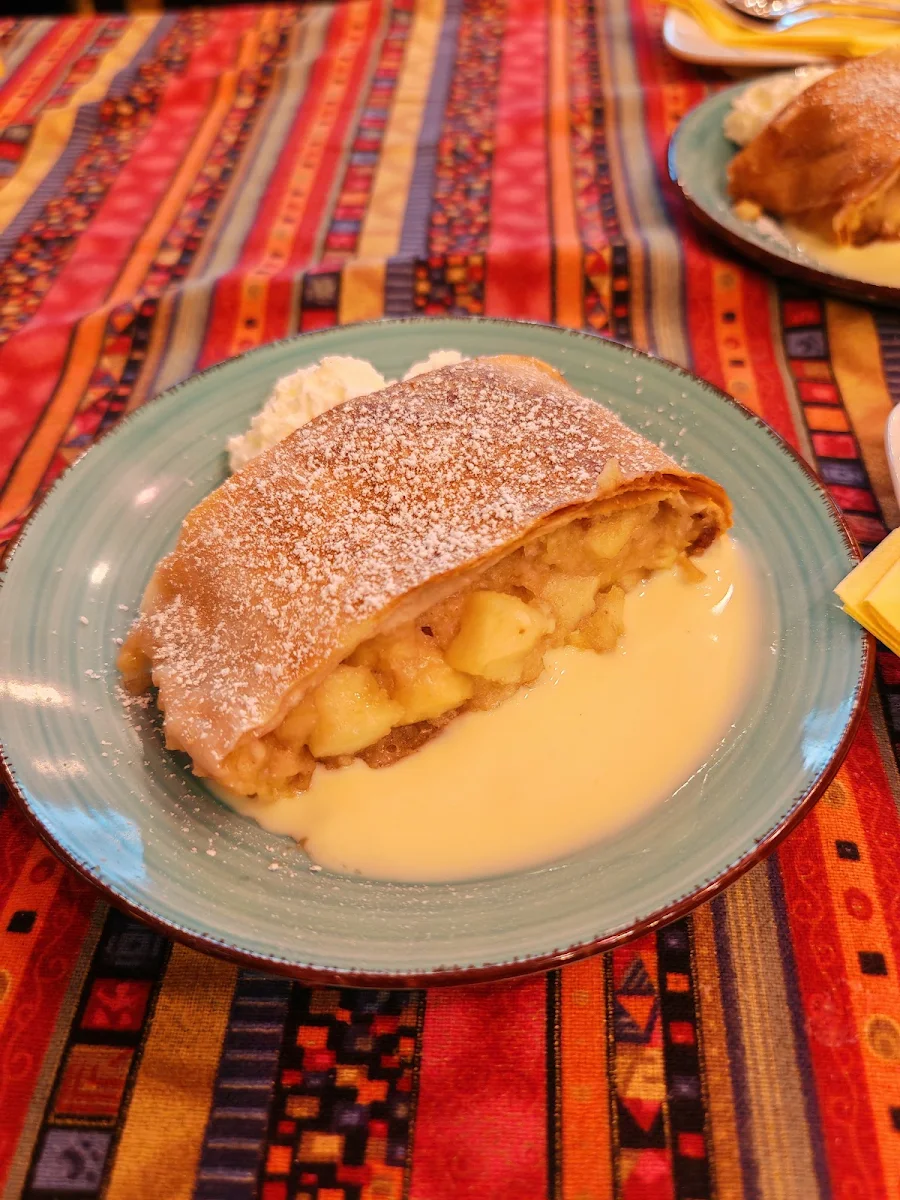 Apple Strudel with Vanilla Cream