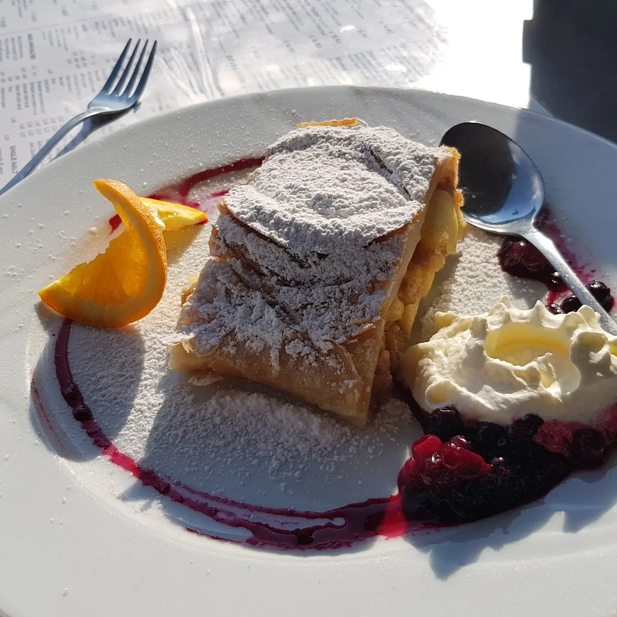 Apfelstrudel Mit Sahne