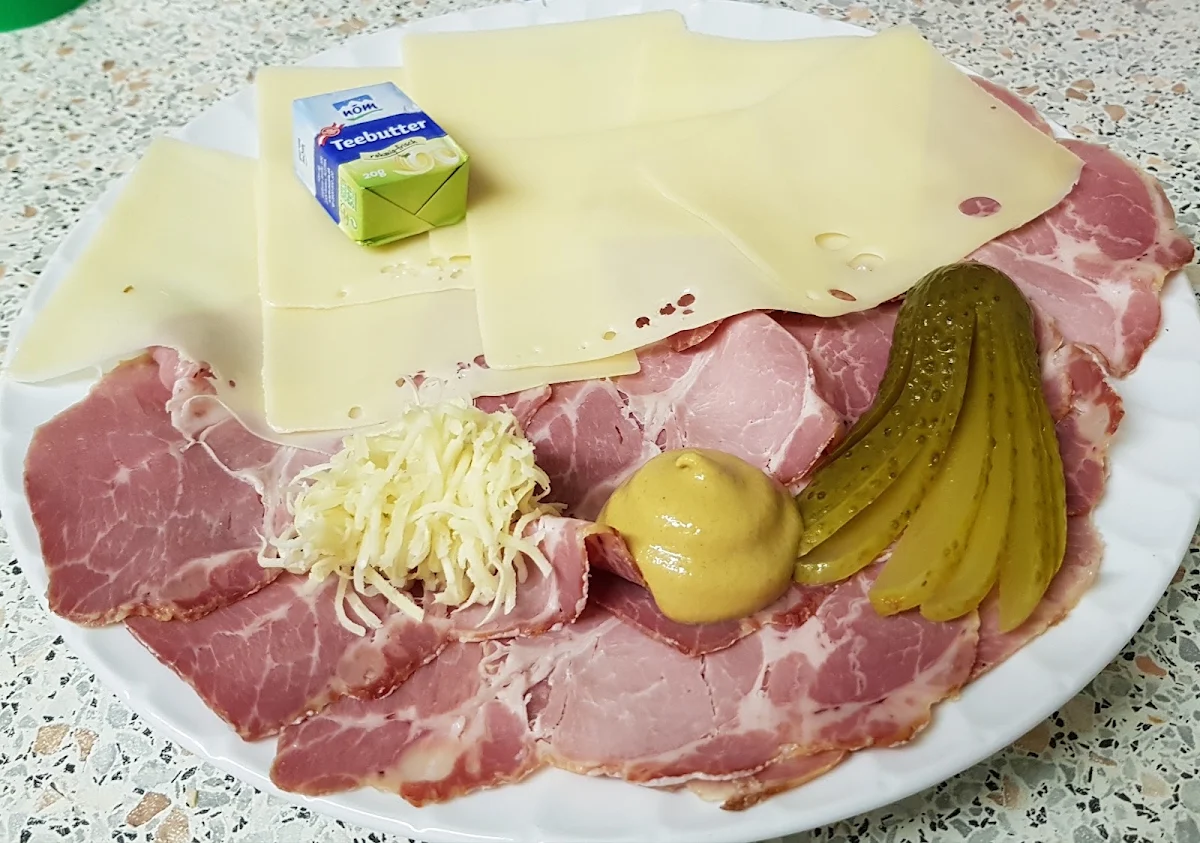 Geselchtes Mit Emmentaler