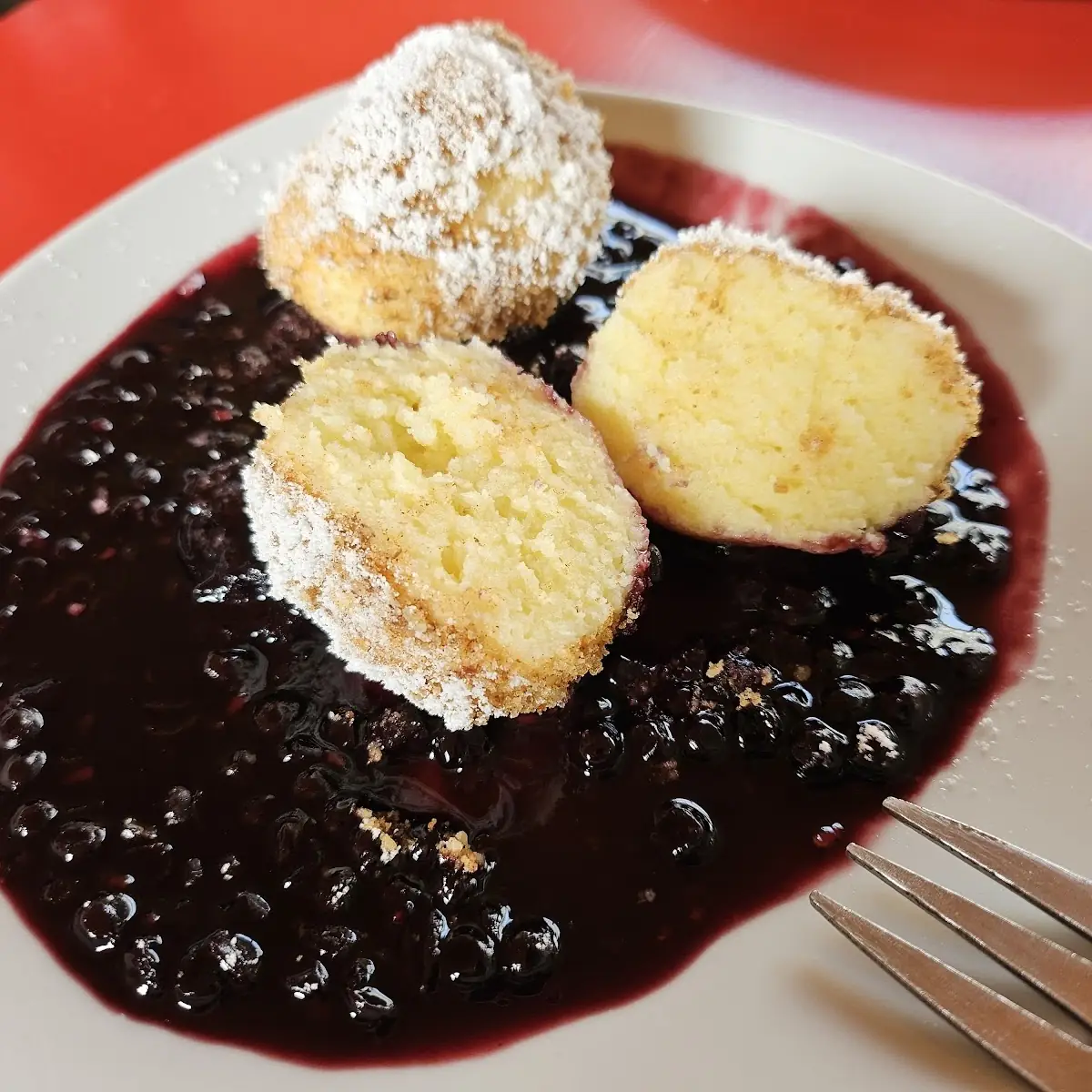 Grießknödel Mit Nüssen Und Hollerkoch